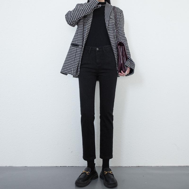 Dámské letní zeštíhlující černé džíny cigaretového střihu s vysokým pasem a rovnými nohavicemi