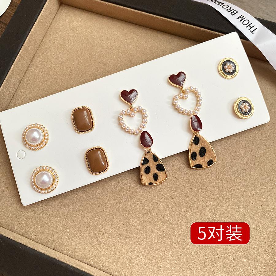 Silver needle love geometric pearl earrings autumn and winter elegant retro temperament earrings light luxury high-end earrings women