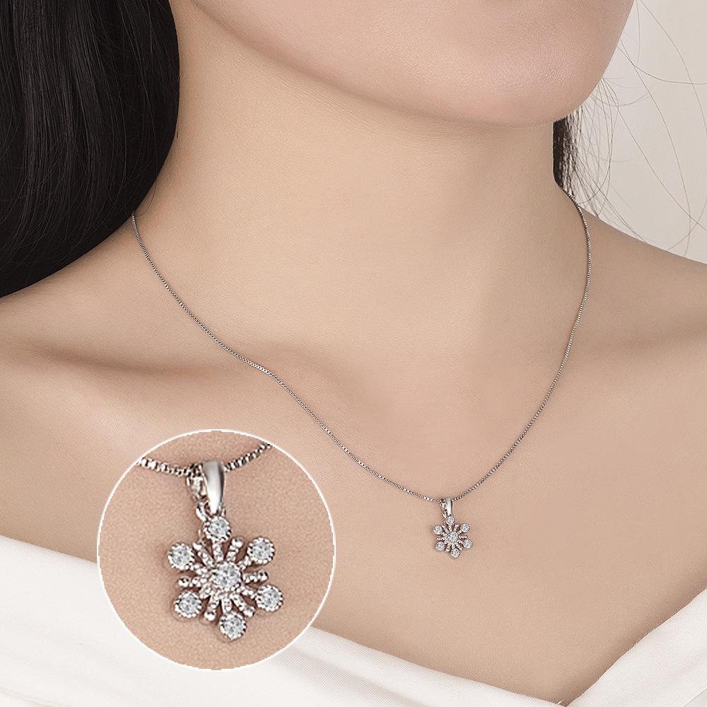 Crystal Ice Flower Pendant, Necklace Pendant, Women's Fashionable and Simple Snowflake Jewelry.