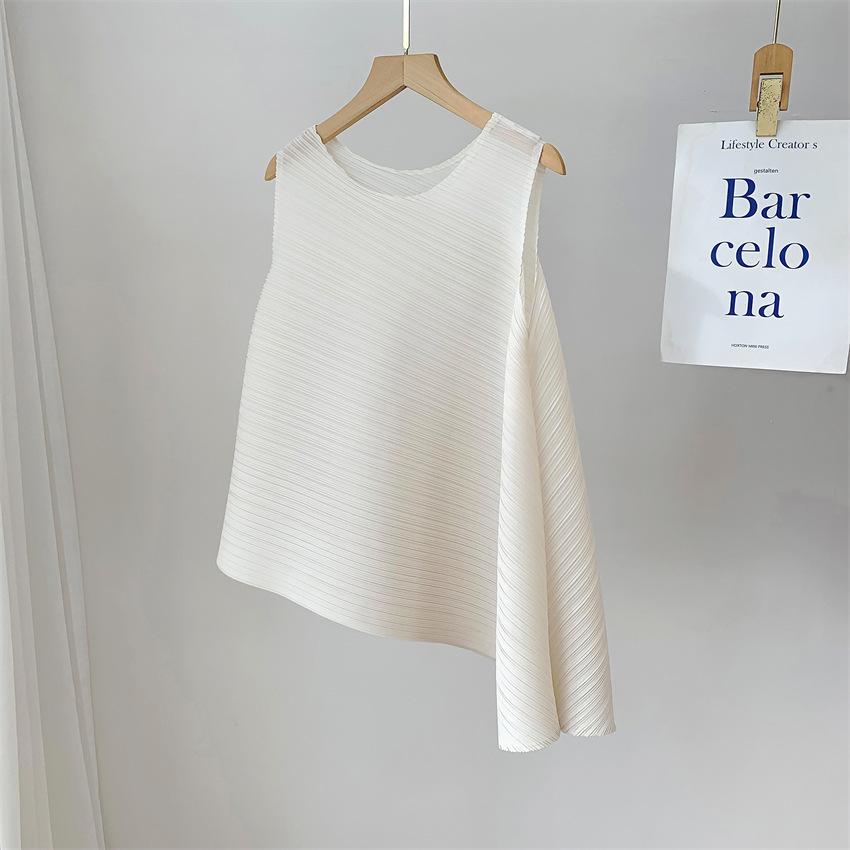 Miyake-Style Women s Sleeveless Pleated Top - Irregular, Round Neck, Comfortable, Casual, Versatile, Fashionable Niche T-Shirt One Size