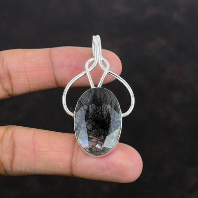 Ciondolo con pietra preziosa rutilo nero sfaccettato Ciondolo in argento sterling 925 Ciondolo di design fatto a mano Gioielli con rutilo nero naturale Il miglior regalo per la mamma