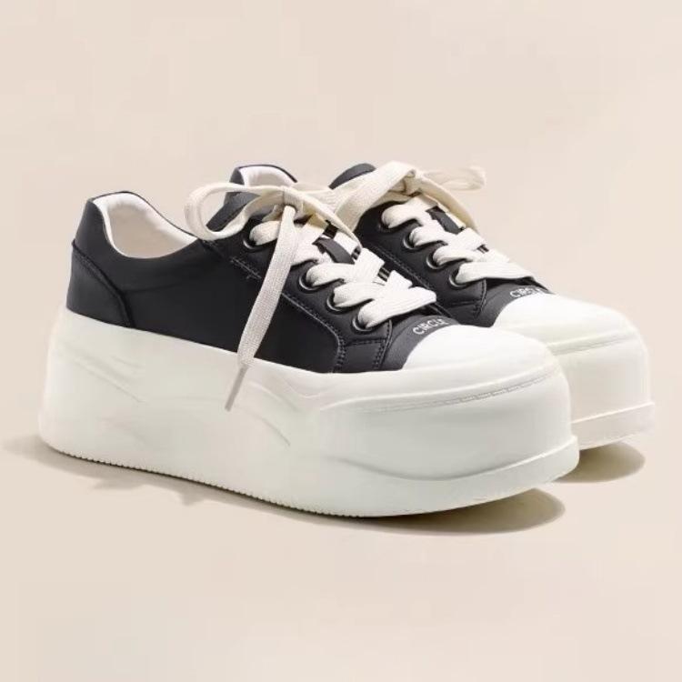 Korean retro style little white shoes 2025 spring new big head bread shoes gentle and versatile sports and leisure board shoes