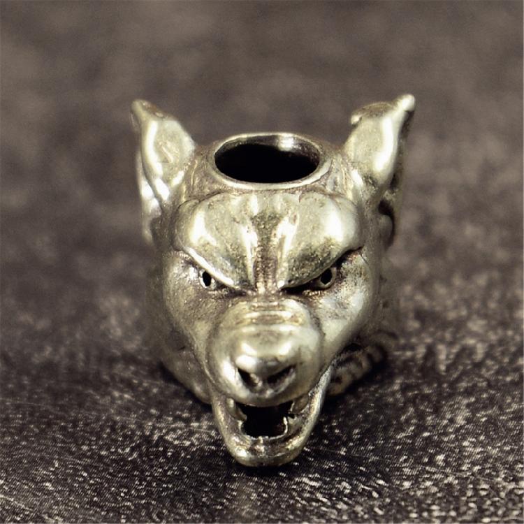 Paracord Pendant Brass Wolf Head Adornment for Adventure Seekers Keychain Charm Unique Backpack Hanging Ornament