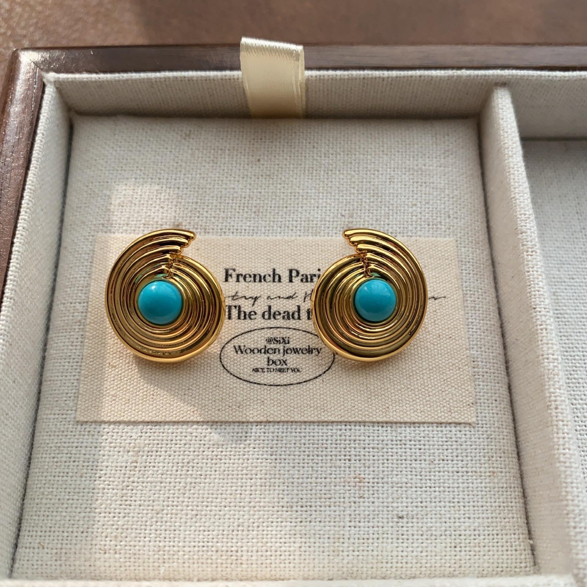 

Simple spiral turquoise stud earrings retro light luxury fashion niche personality high sense daily commuter earrings