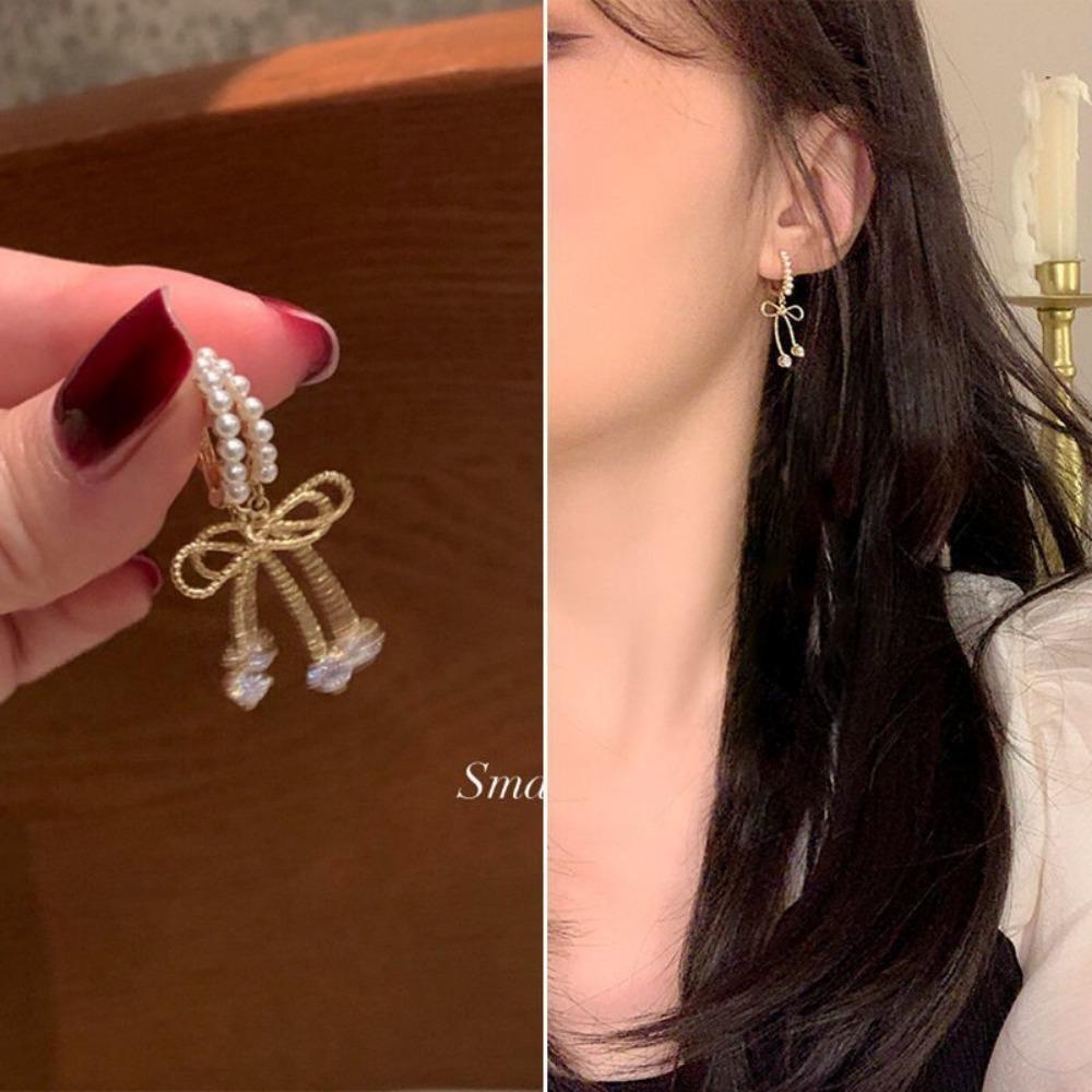 Versatile Earrings Femininity Pearl Stud Earrings Silver Needle Niche Design High-end Earrings