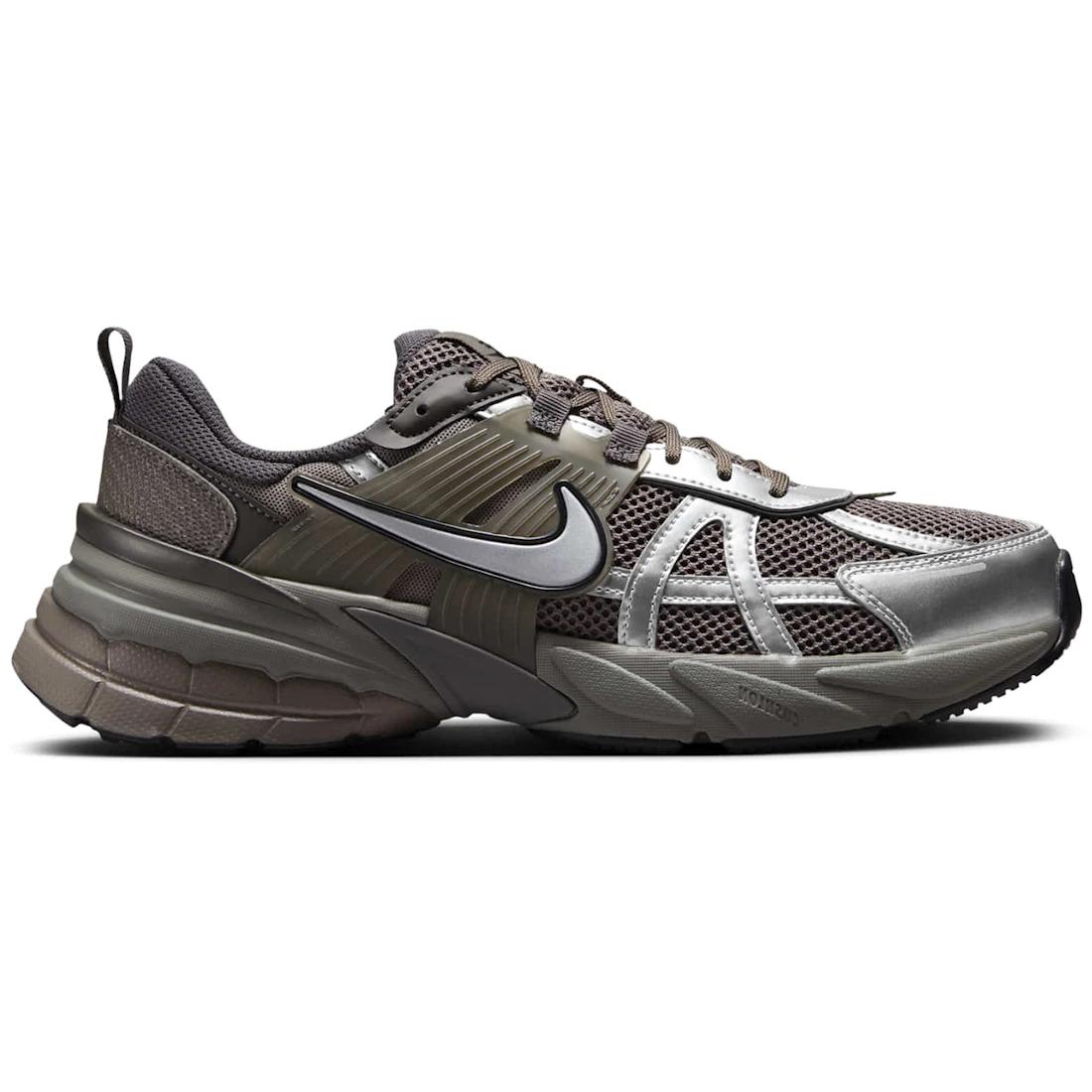 

Кросівки Nike V2K Run Cave Stone Flat Pewter Medium Ash Metallic Silver(HQ1678-200) 44