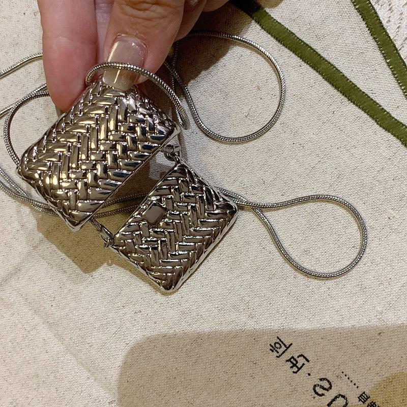 

Корейское нишевое металлическое плетеное длинное ожерелье: Уникальный чокер и универсальная цепочка для свитера для женщин