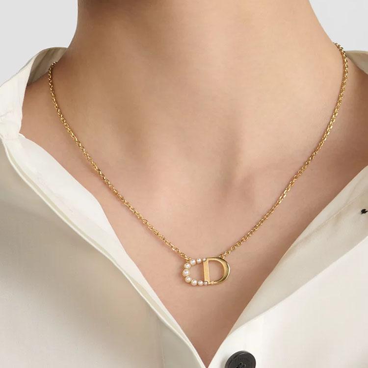 Dior Pearl Decorated CD Pendant Metal Necklace Women Necklace Gold N3098WOMRS_D301