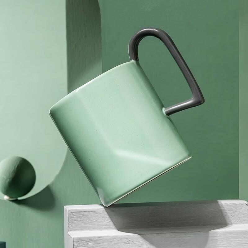 

JOYYE Stoneware Embossed Macaron Mug