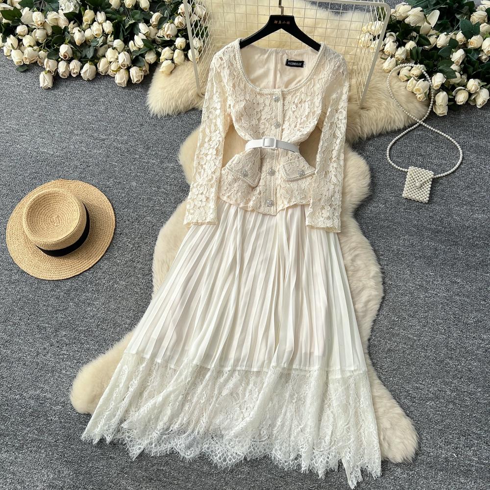 High-End Kleid für Damen im Herbst Französische Mode Spitze Langärmliges Patchwork Taillenbetonendes Plissiertes Langes Kleid