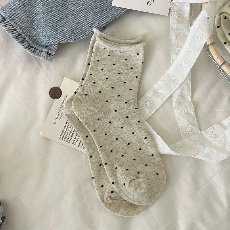 The Gentle and Sweet Spring and Summer Cream-style Mid-calf Socks for Women in An Ins Style, The School Pile Socks