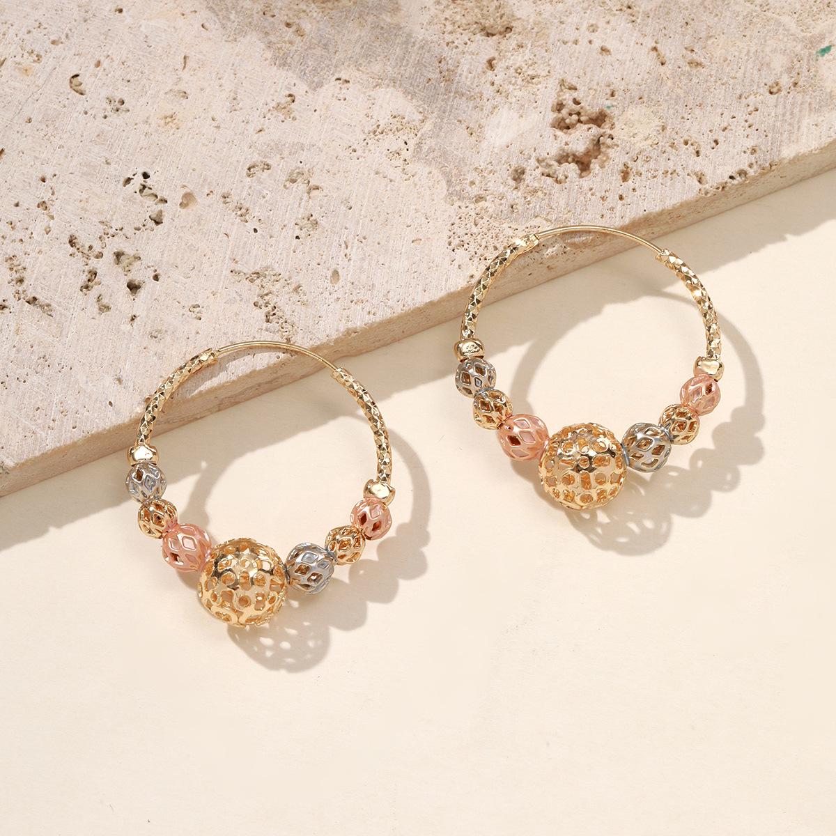 Яркие ретро трехцветные круглые серьги-кольца с полыми бусинами