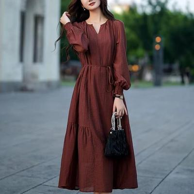 Nové podzimní stylové důstojné a elegantní luxusní šaty s designem obepínajícím pas, dlouhým rukávem a áčkovou sukní