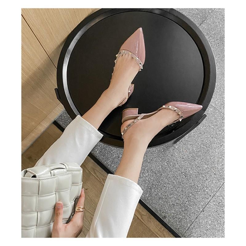 Sandales rivetées pour femmes, nouvelles chaussures plates pointues en cuir laqué Baotou Temperament, talons hauts, tailles 33 à 41, 2024