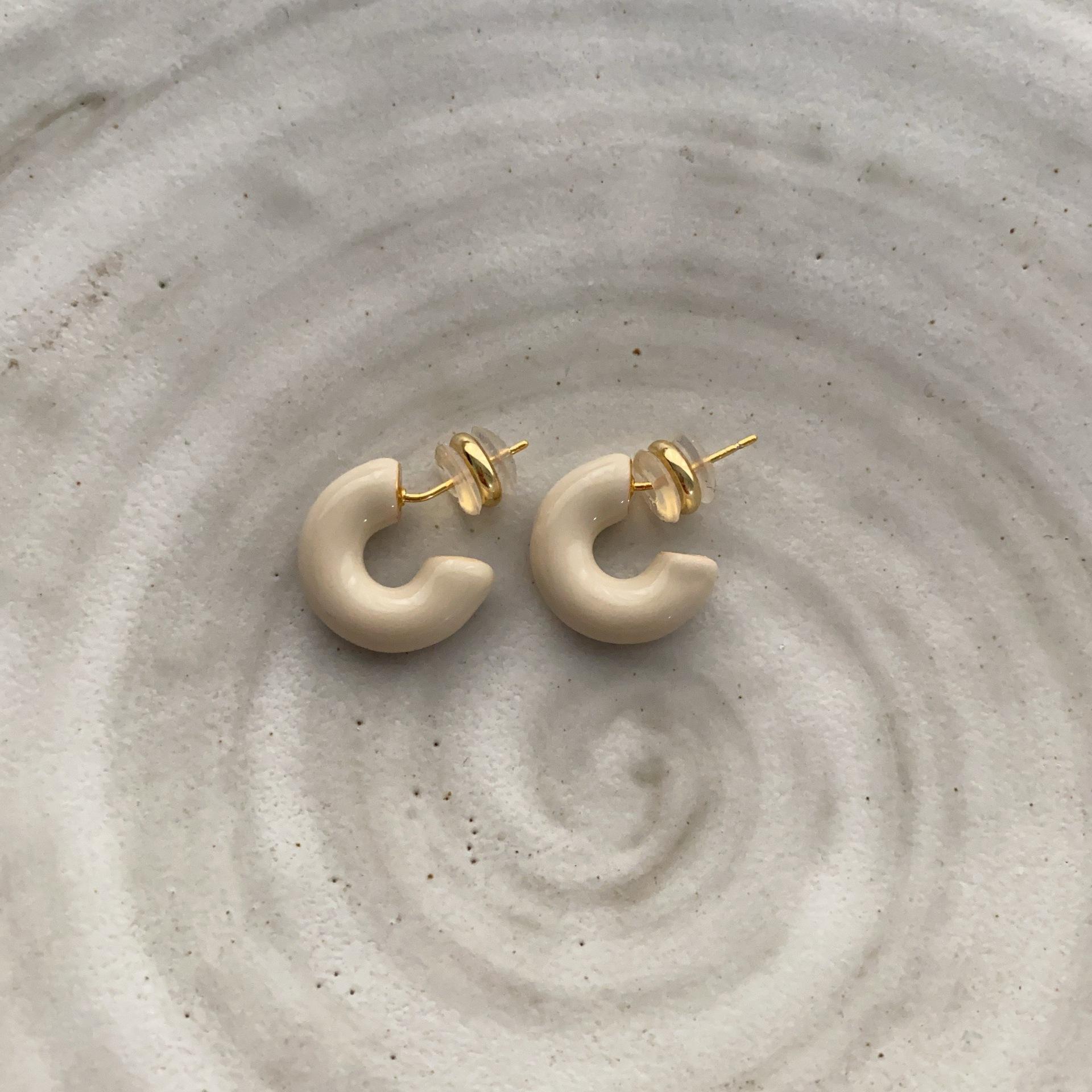 

Ретро Легкая Роскошь Высокий Класс C-Тип Серьги с Эмалью Женские Серьги Неправильной Формы Персонализированные Серьги