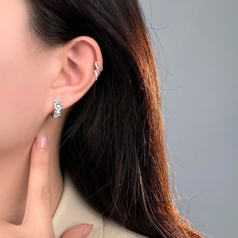 Ins Simple Style Glossy Diamond Checked Earrings for Women Mini Ear Buckle