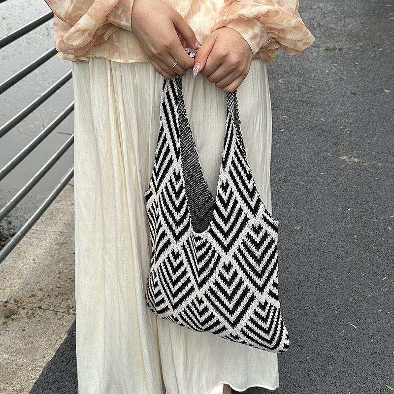 Fashion Geometric Contrast Color Handmade Knitted Handbag Women Minimalist Large Capacity Crochet Shoulder Bag