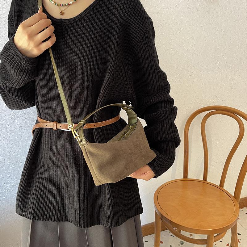 Niche design bag 2025 autumn and winter new women's bag popular messenger bag suede shoulder bag underarm bag