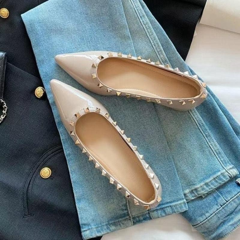 Rivet black ladyshoes pointed tip shallow mouth soft patent leather temperament evening shoes commuting versatile height increase single shoes women