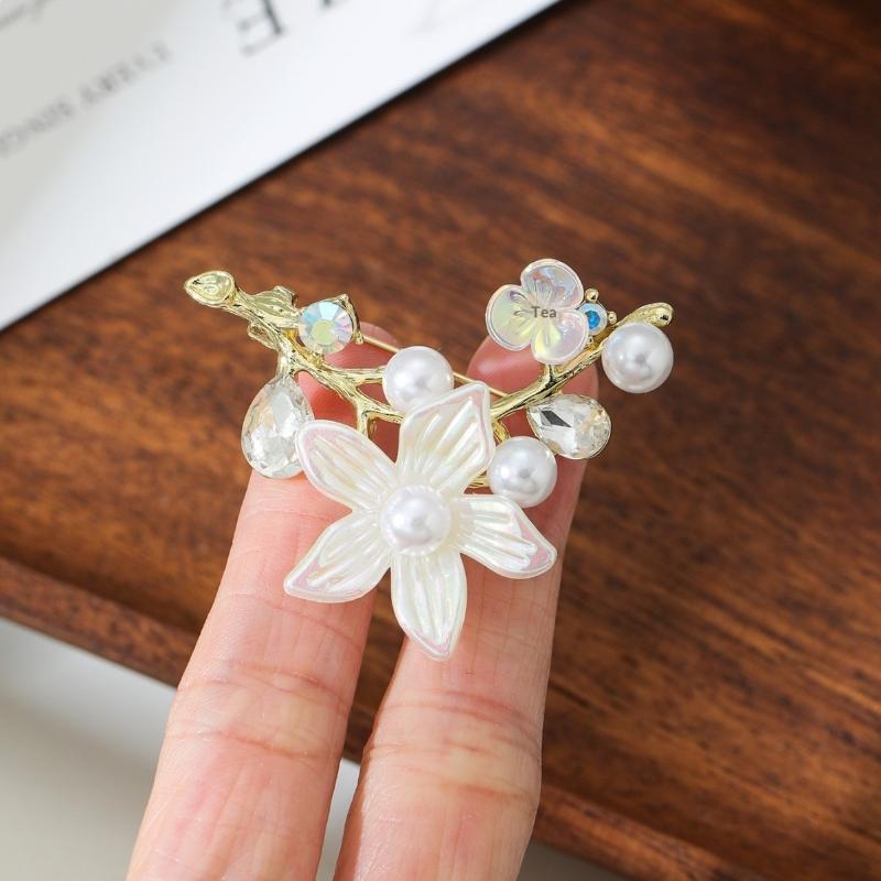 Elegant Flower Pearl Brooch Gold Tone Shell Petal Lapel Pin For Women Suit Coat Dress Jewelry Gift