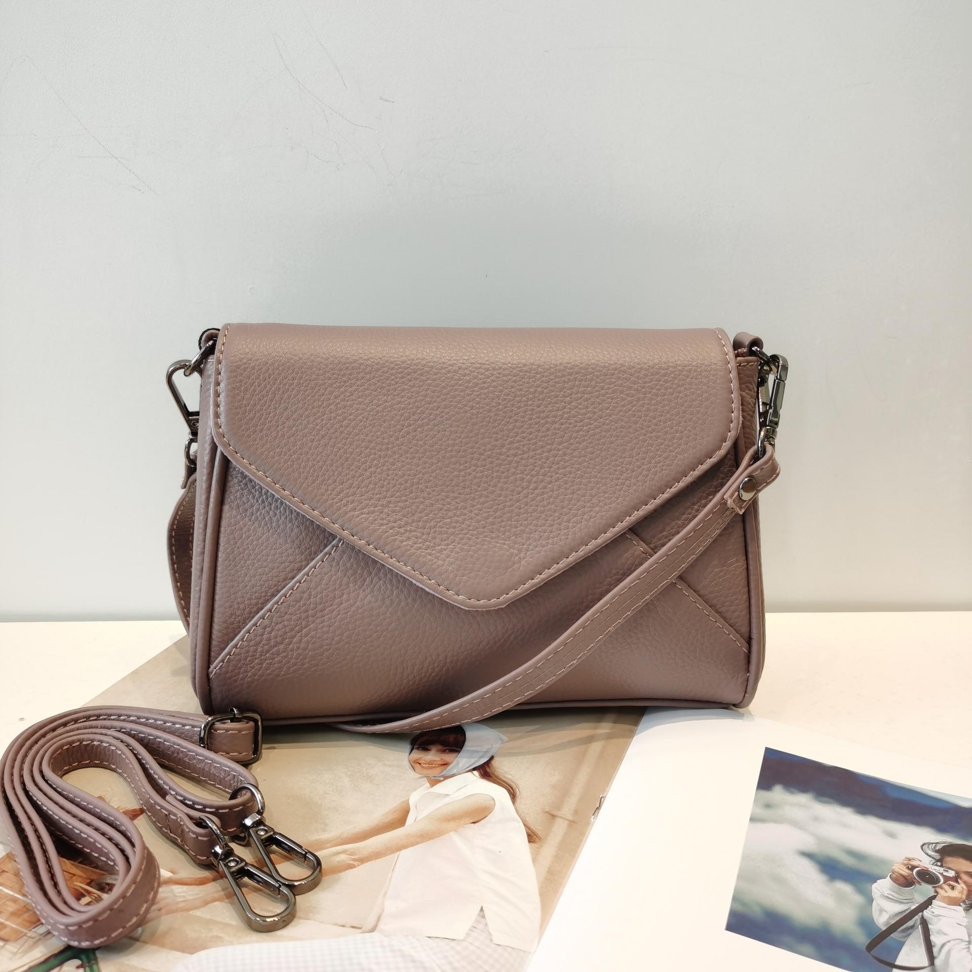 2025 Women s Large Capacity Cowhide Boston Bag - Barrel, Crossbody & Flap Design with Patchwork 21x7x14CM лотоса