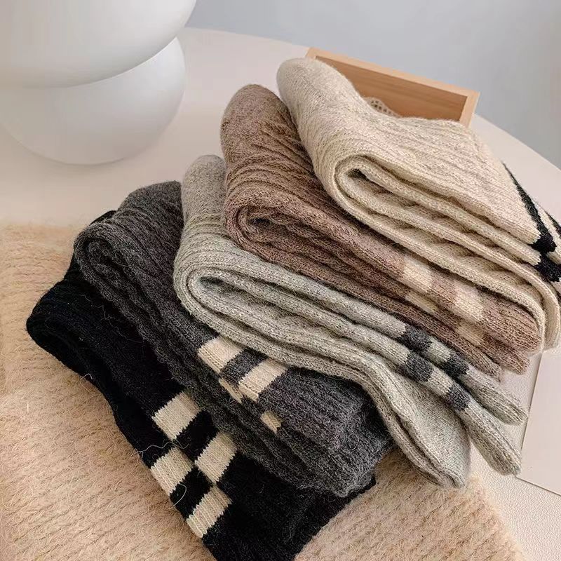 5 Pairs of Women's Autumn and Winter Socks Thickened Warm Tube Socks Retro Simple Fashion Stockings