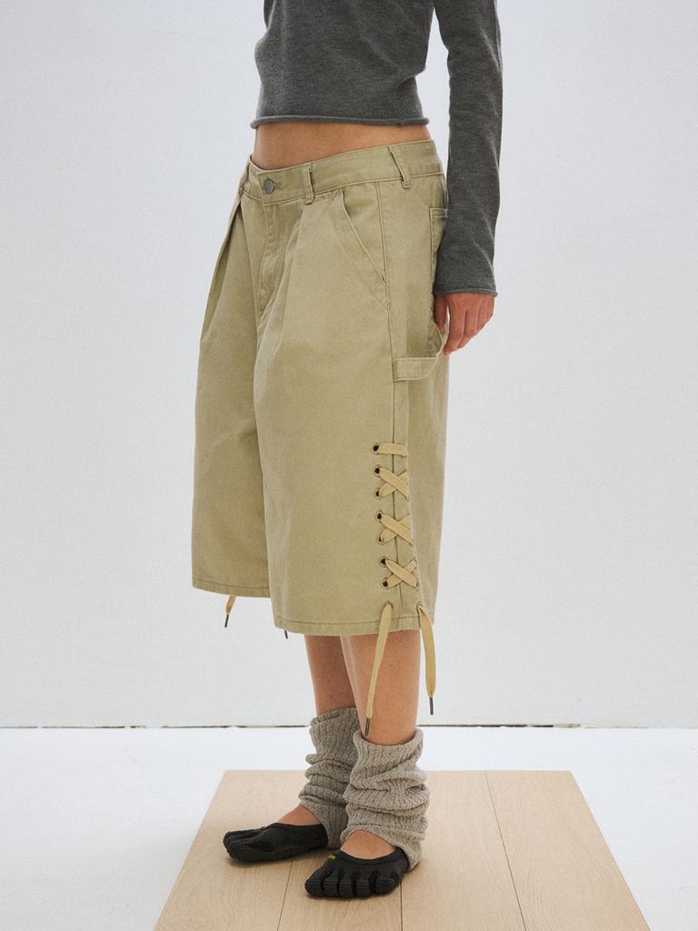 Peullijeupeulojegteu Lace-Up Bermuda Pants, Beige