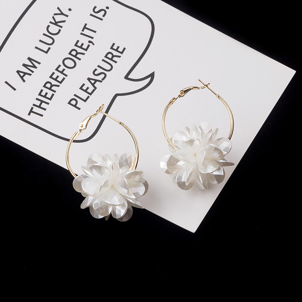 Three-Dimensional Floral Pearl Earrings: Elegant, Versatile Hoops for a Chic, Feminine Look