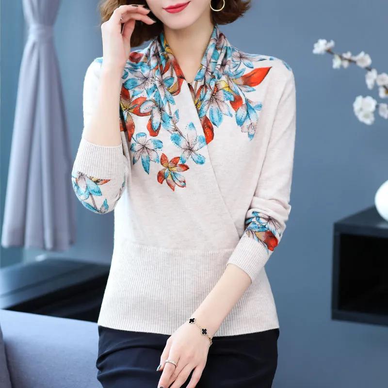 Women's Autumn and Winter V-neck Pullover, Slimming Base Shirt, Mother's Outfit, Temperament, Printed Knit Shirt