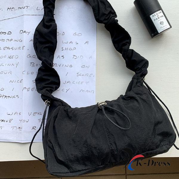 Rynkad väska i nylon Axelväska College Student Hoboväska Crossbodyväska