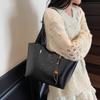 Retro Tote Bag, New Large-capacity Versatile Shoulder Bag, Women's Niche High-end Trendy Commuter Women's Bag