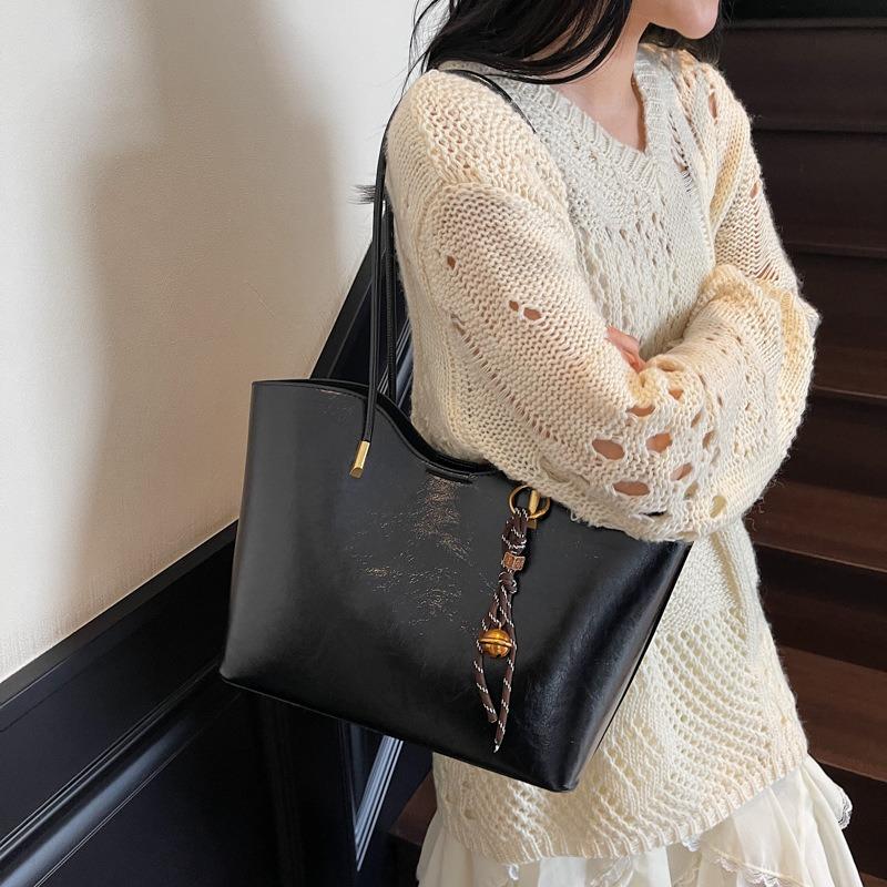 Retro Tote Bag, New Large-capacity Versatile Shoulder Bag, Women's Niche High-end Trendy Commuter Women's Bag