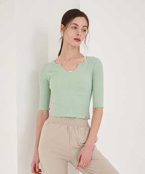 Reina Mora Rib Slit Neck Crop Half Sleeve Spray 2