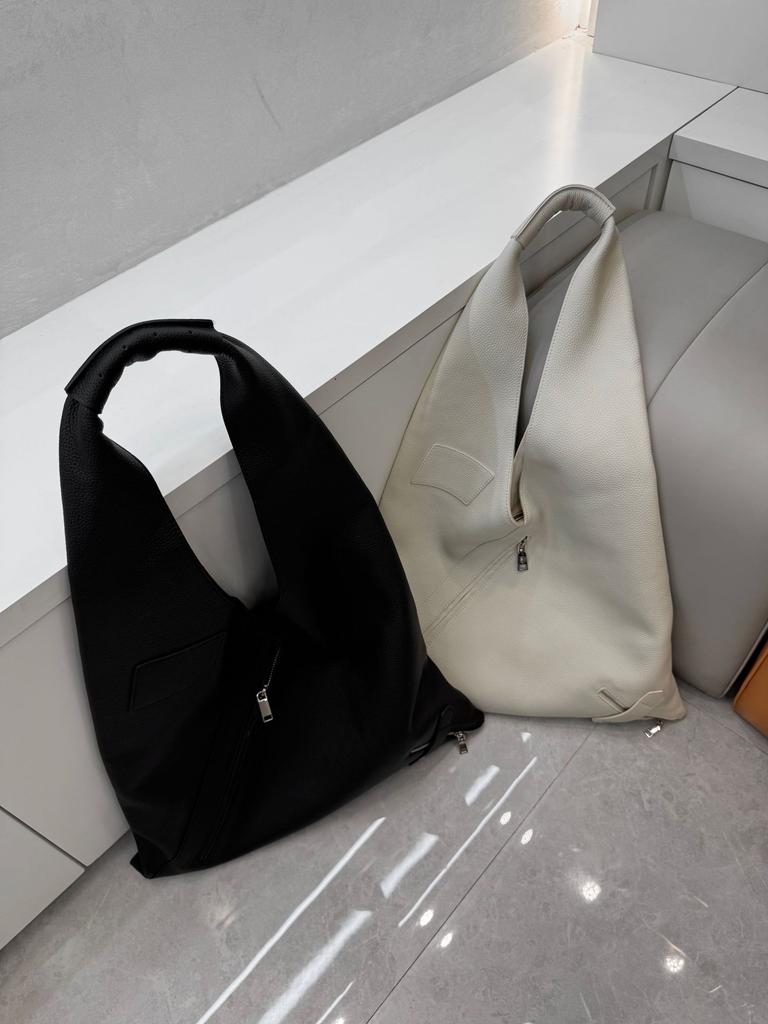 Cross-border first-layer cowhide commuter large-capacity women's bag zipper triangle bag versatile portable shoulder lazy wind underarm bag