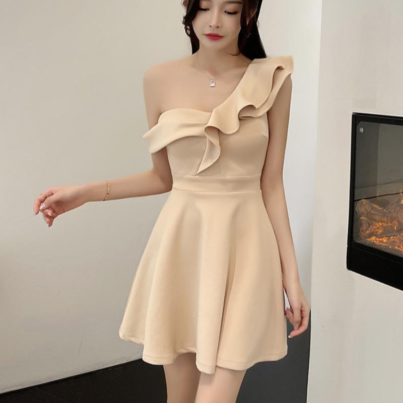 Robe trapèze dos nu à volants et col diagonal à une épaule pour femmes, nouvelle collection printemps et été