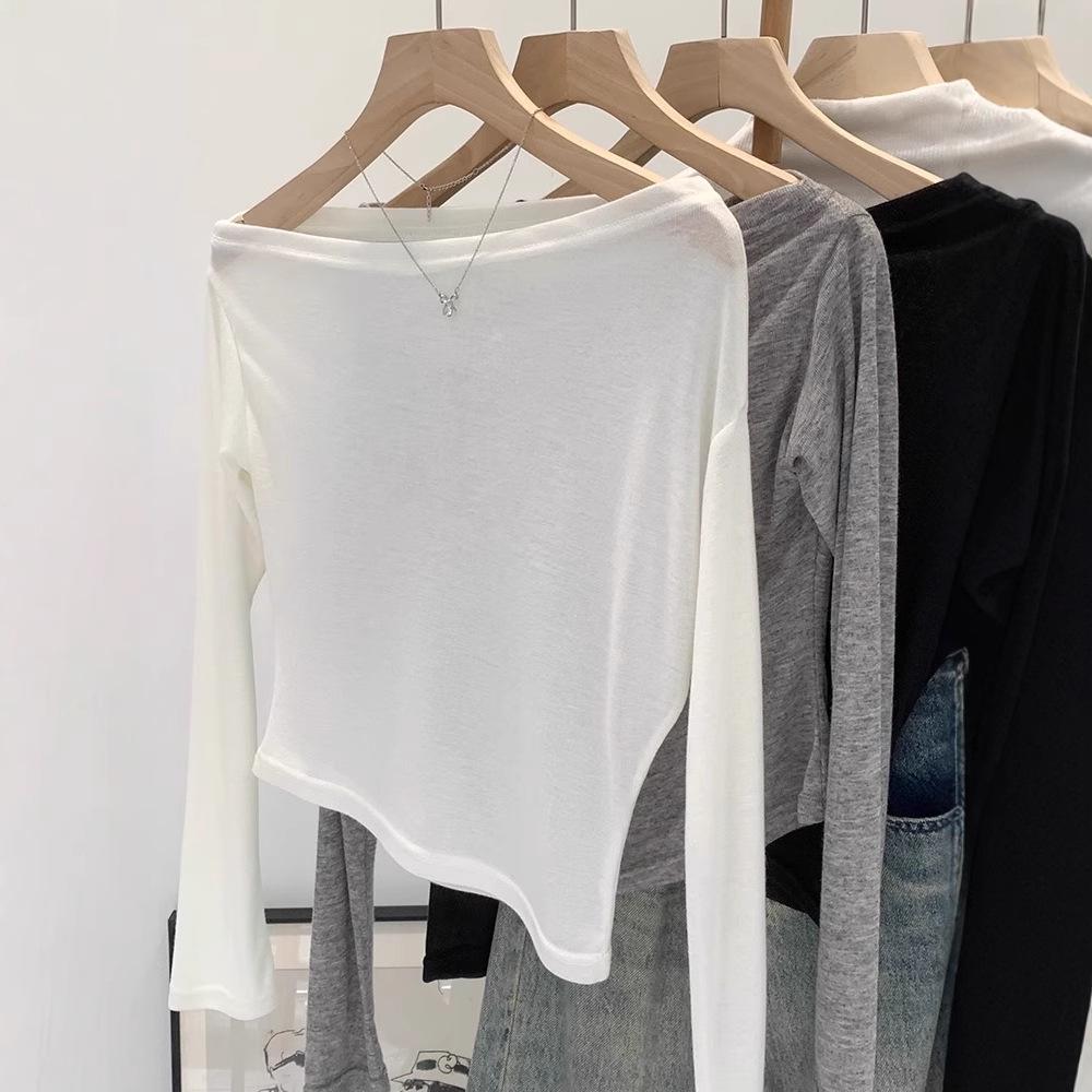 

2025 Asymmetrical Loose White One-Shoulder Long Sleeve Women s Spring Top L