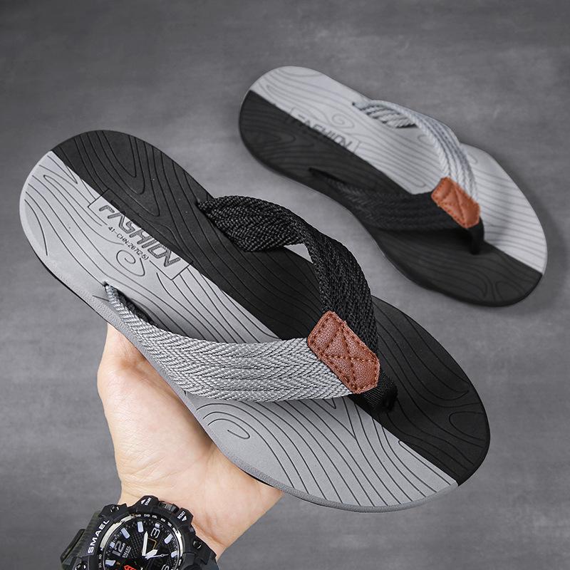 Men's Flip Flops 2026 Summer New Slippers Comfortable Pinch Toe Flat Sandals Lightweight Casual Slippers Non-slip Beach Slippers