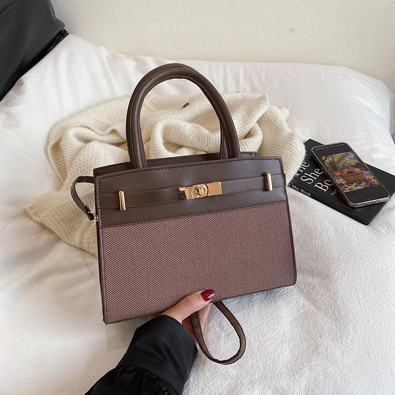 

New women s contrasting color handbag bag fashionable high-quality texture shoulder messenger commuter small square bag