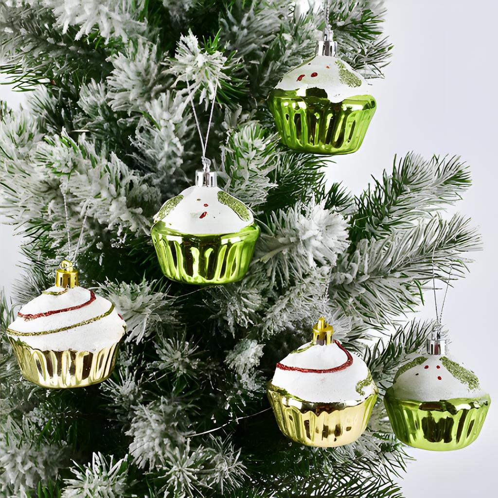 Ein Set aus 6 Weihnachtskuchen-Anhängern, Weihnachtsdekorationszubehör PVC Simulationskuchen-Anhänger Weihnachtsbaum Fenster Szenenlayout Anhänger