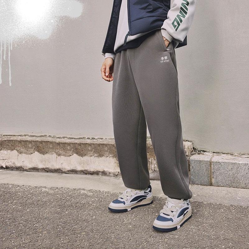 Li Ning Sports Lifestyle Series Solid Color Cuffed Fleece Warm Knitted Sweatpants Men Bottoms Road-Gray AKLTB27-3