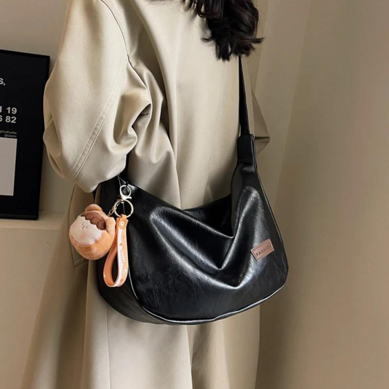 Fashion Large Capacity Tote Bag Classic Black Underarm Crossbody Bags for Women Lightweight Shoulder Bags Versatile Dumpling Bag