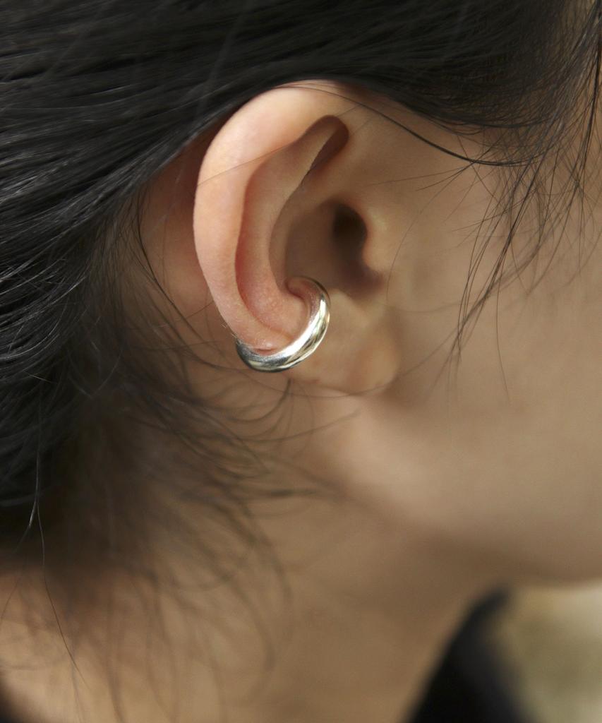 Ound Simple Silver Ear Cuff