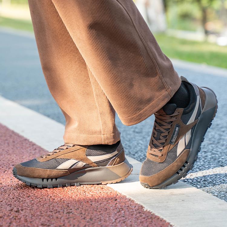 Reebok Cl Legacy W+ Chaussures de Course Décontractées Confortables à Semelle Épaisse et Tige Basse Unisexe Sneakers Marron Noir 24FRC903U3-GBR