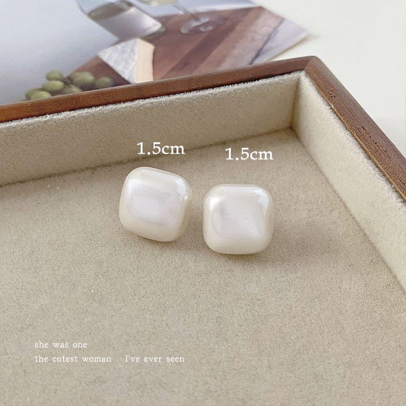 

Квадратные серьги-пусеты с жемчугом, модные, новинка, прилив, элегантные серьги, особый интерес, легкая роскошь, морозный стиль, серьги, женские аксессуары Small size artificial square Pearl