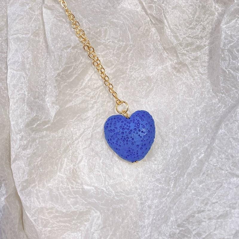 

Длинное ожерелье из лавового сердца Ожерелье из лавового камня Минималистское ожерелье из лавового сердца золотой