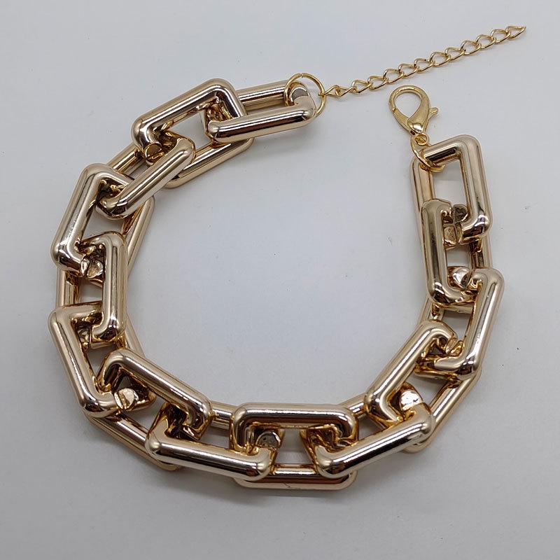 Accessori per animali domestici transnazionali: collana per animali dorata, prodotti in plastica, catenina dorata per foto, confezione universale in OPP per cani e gatti.