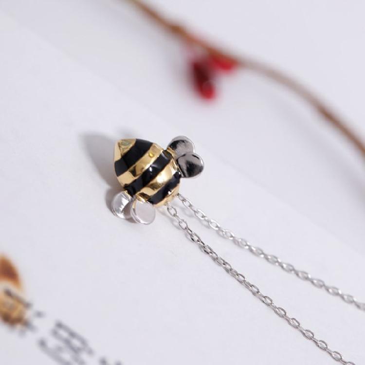Beautiful Bee Pendant Necklace Silver Classy Clavicle Chain for Street Shooting