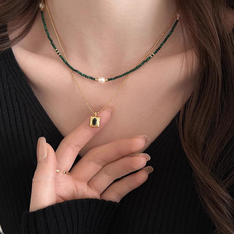Luxury-lite Lapis Lazuli Style Xiaomi Pearl Beaded Necklace with An Emerald Zircon Pendant At The Clasp of The Collarbone Chain