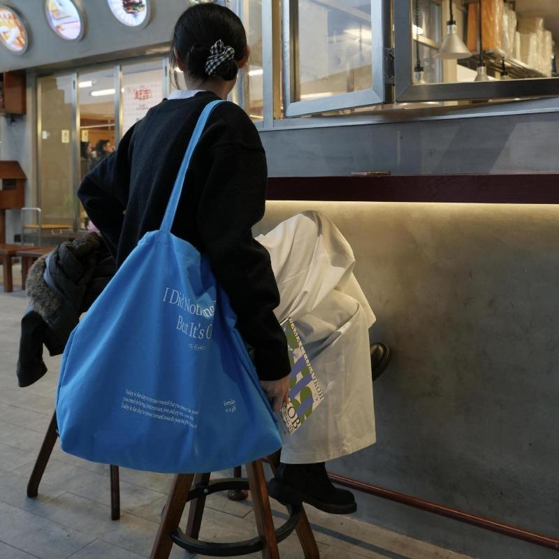 Large-capacity Single-shoulder Bag, Fashionable and Versatile. Single-shoulder Bag with A Relaxed Feel. Commuter Tote Bag