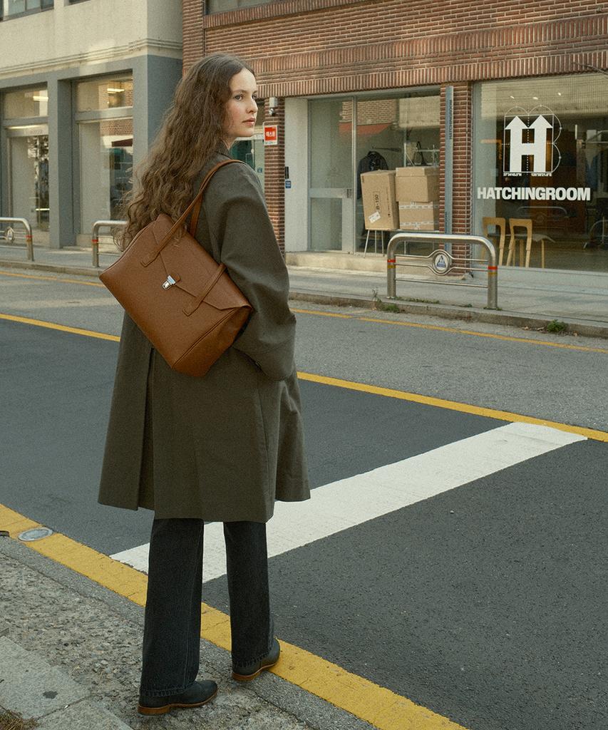 Reframe Timeless Shoulder Flap Bag Series Laptop Off-Skin Leather Tan